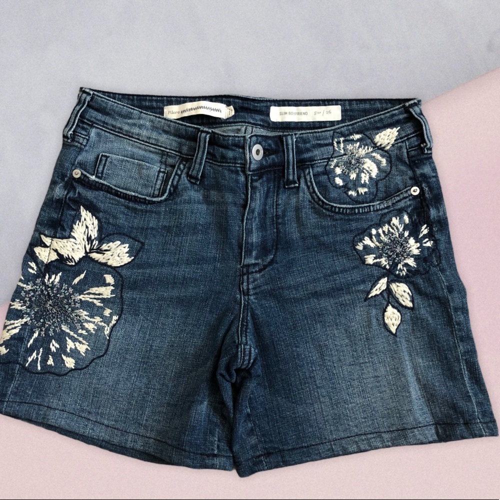 Anthropologie Pilcro Slim Boyfriend Shorts